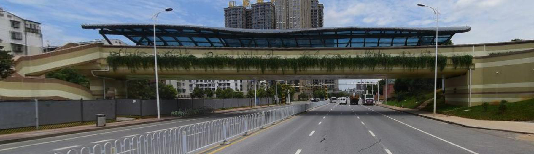 漢文化(huà)廣場(chǎng)人(rén)行天橋